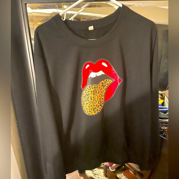 SHEIN Tops - Rock And Roll 👄 sweatshirt